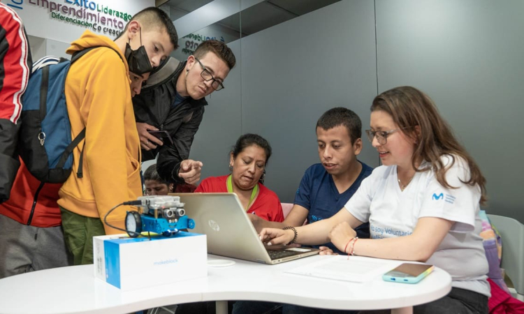 Becas para la Escuela de Robótica 2025