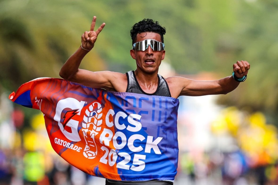 Mauricio González, récord y triunfo en Caracas