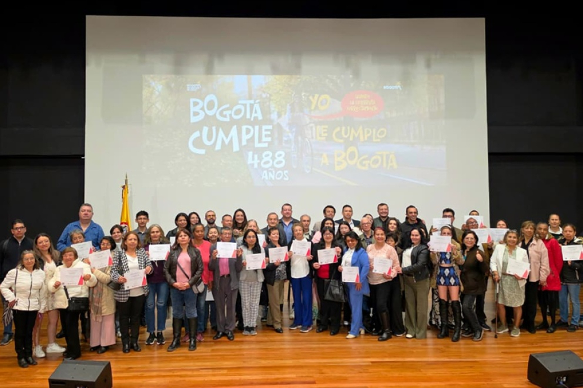 La Alcaldía local de Suba y ETB graduaron 350 personas en Transformación Digital